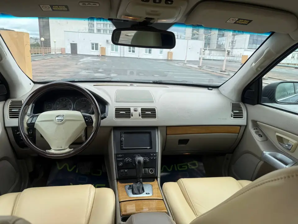 VOLVO XC90