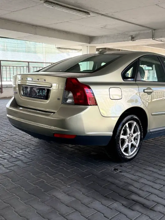 VOLVO S40