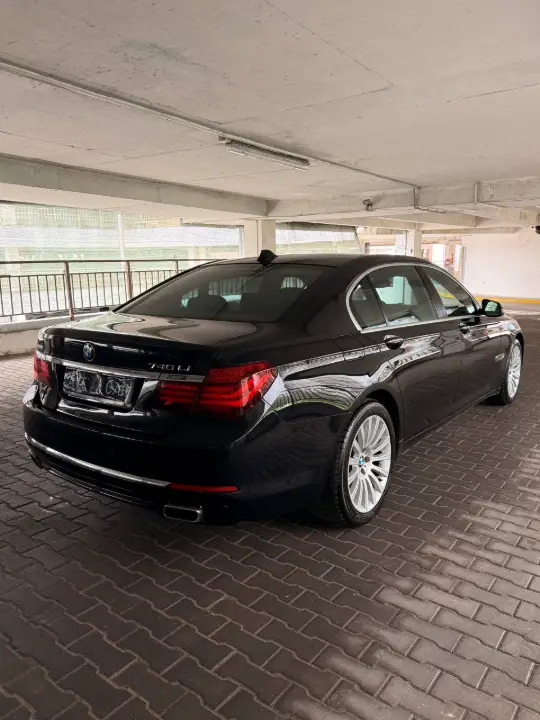 BMW 740